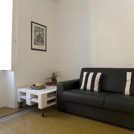 Domus Farnese * רומא